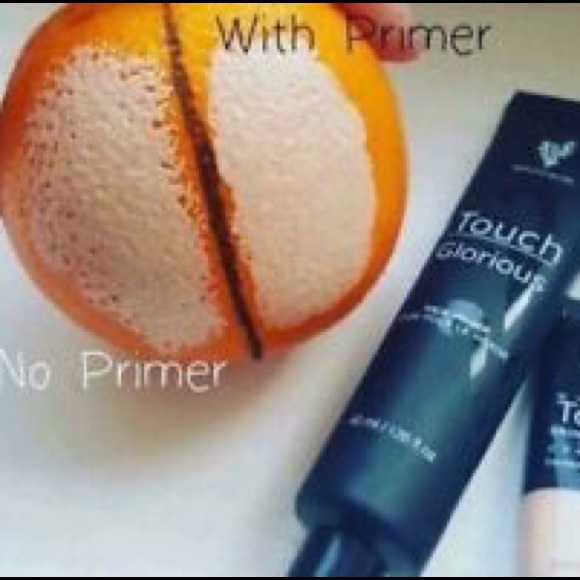 TOUCH GLORIOUS Face Primer
NWT - Picture 2 of 4